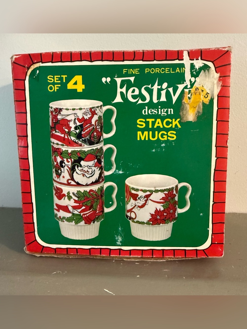 VTG Festive Porcelain Coffee Mug Cup Set New Christmas Beautiful Red Black Green